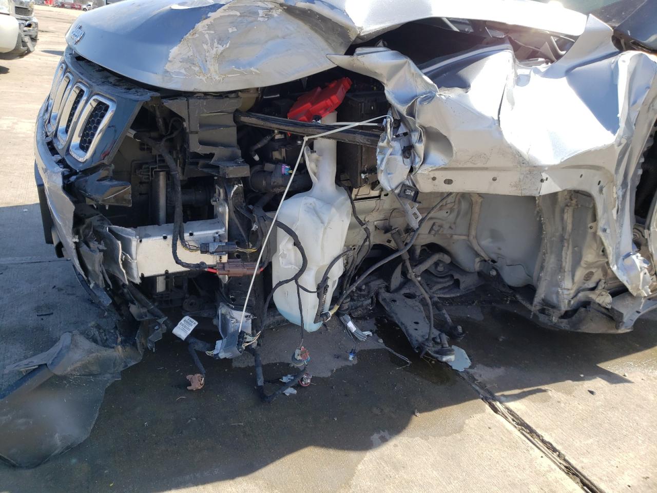 Foto 9 de la subasta – 2019 JEEP COMPASS LA con VIN 3C4NJCBB7KT613547