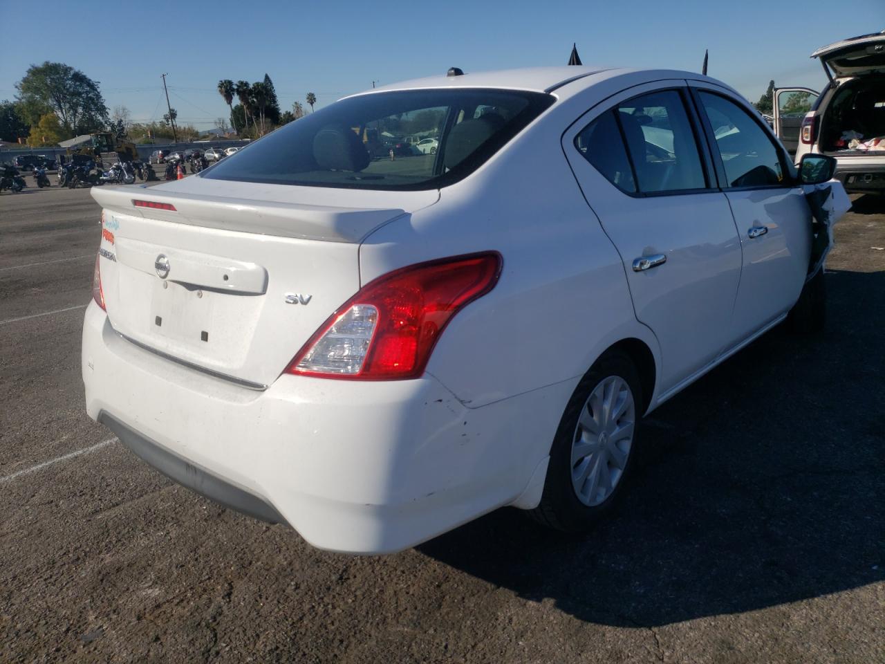 Photo 4 from auction – 2017 NISSAN VERSA S with VIN 3N1CN7AP6HL886281