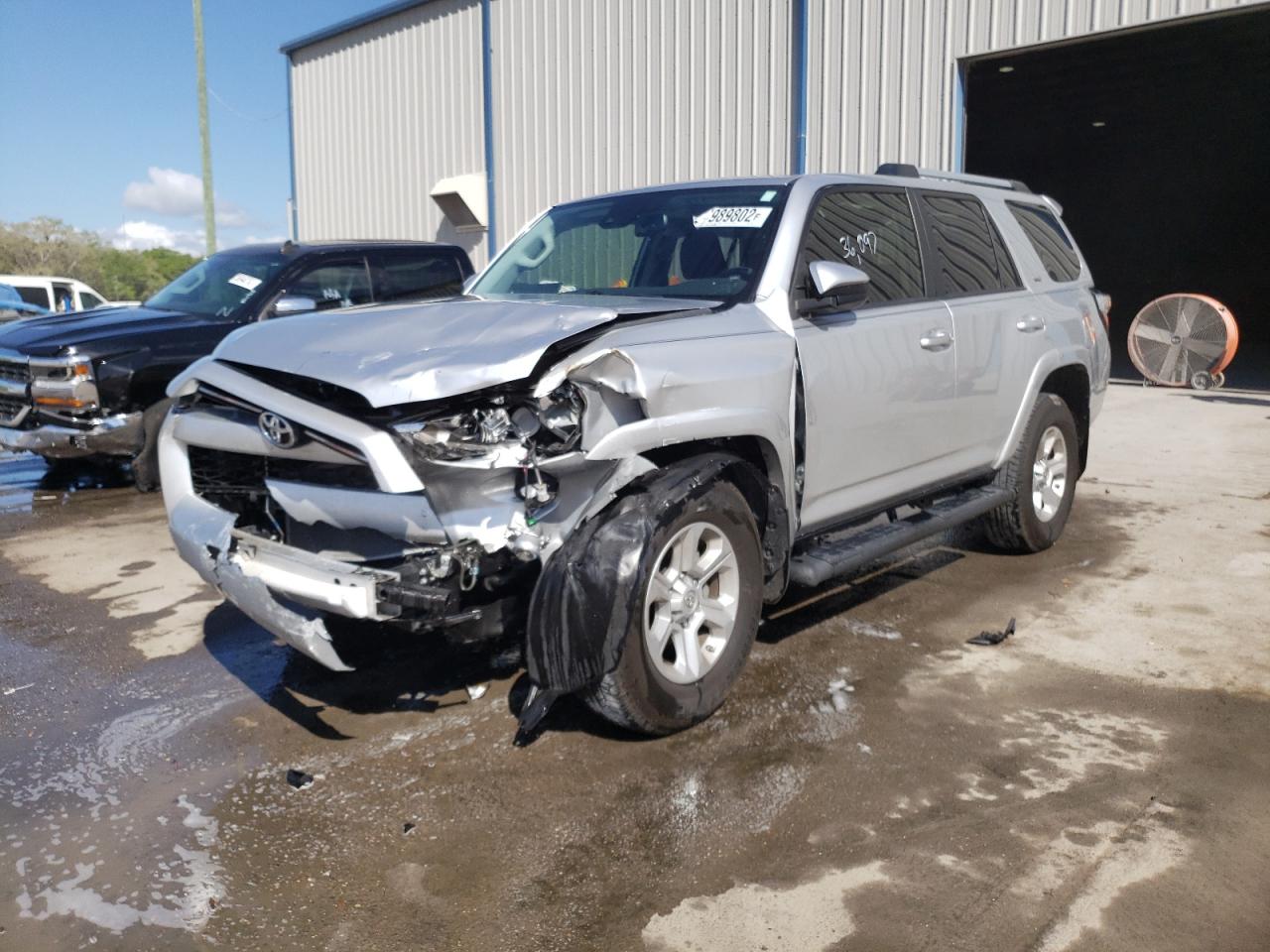 Photo 2 from auction – 2020 TOYOTA 4RUNNER SR with VIN JTEZU5JR1L5218232