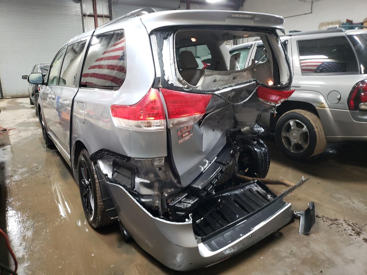 Photo 3 from auction – 2012 TOYOTA SIENNA XLE with VIN 5TDYK3DC1CS275641