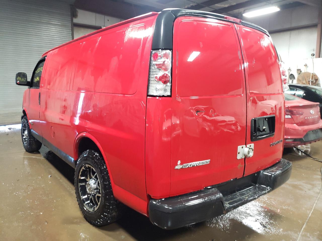 Photo 3 from auction – 2005 CHEVROLET EXPRESS G2 with VIN 1GCGG25U651154702