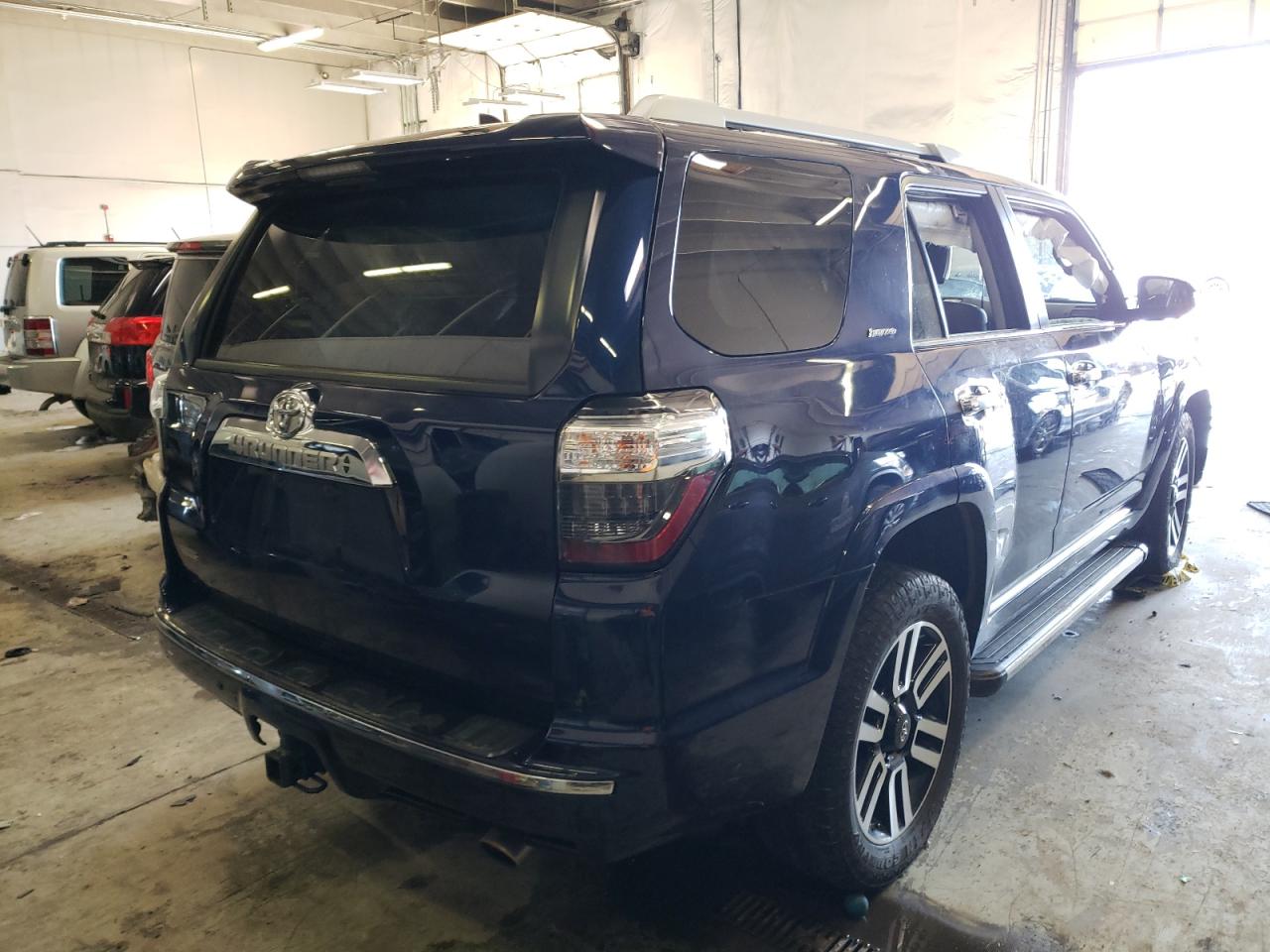 Photo 4 from auction – 2018 TOYOTA 4RUNNER SR with VIN JTEBU5JR5J5516071