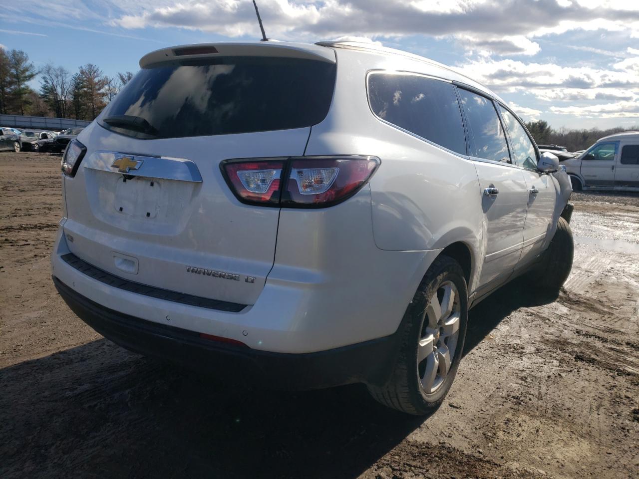 Photo 4 from auction – 2016 CHEVROLET TRAVERSE L with VIN 1GNKRGKD2GJ139789
