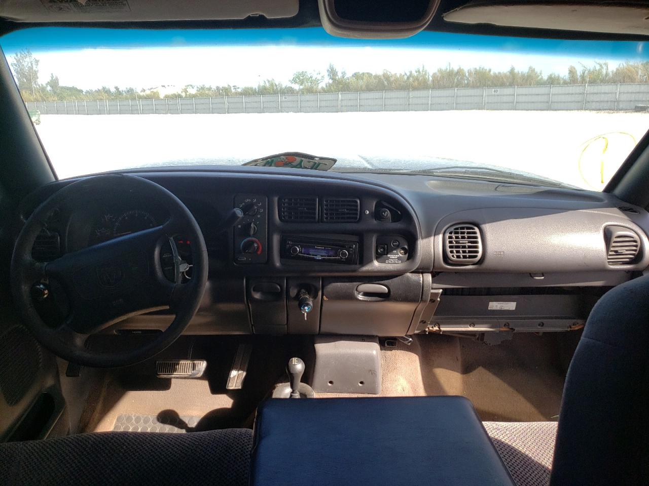 Photo 9 from auction – 1998 DODGE RAM 1500 with VIN 3B7HF12Y2WM291519