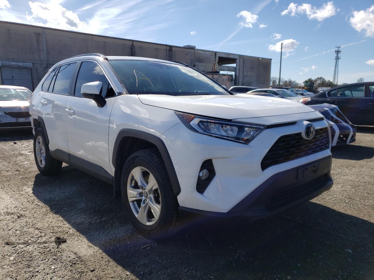 TOYOTA RAV4 XLE 2019 with VIN 2T3W1RFVXKW050739 - Photo from auction