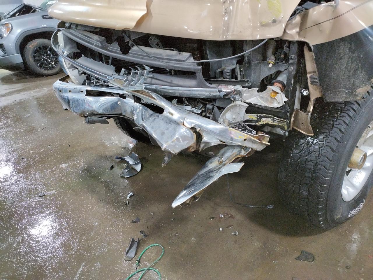 Photo 9 from auction – 1999 CHEVROLET SILVERADO with VIN 1GCEK19V4XE186613