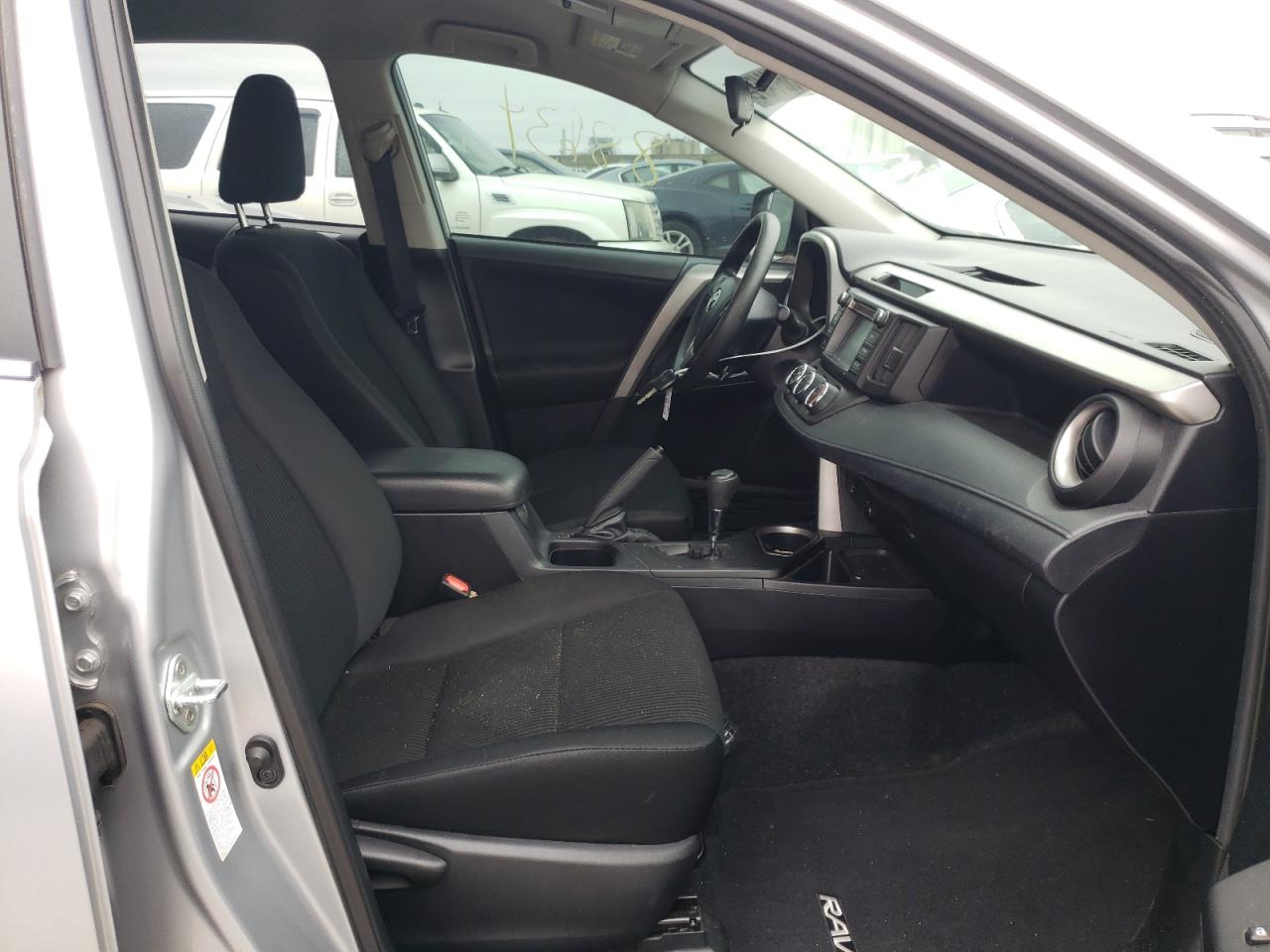 Photo 5 from auction – 2018 TOYOTA RAV4 LE with VIN 2T3ZFREV2JW464807