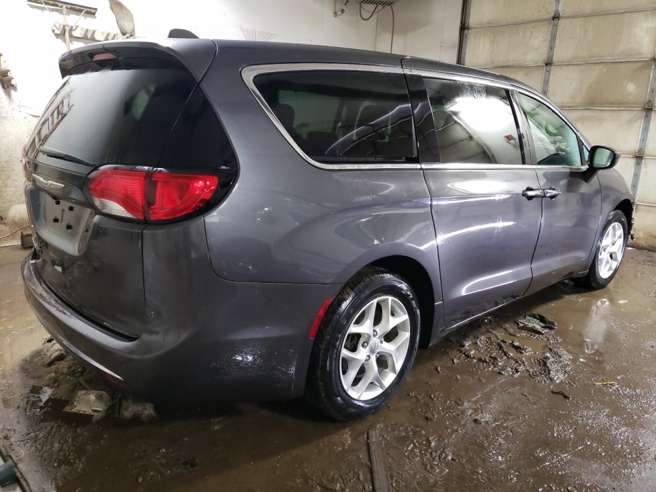 Zdjęcie 4 z aukcji – 2018 CHRYSLER PACIFICA T z VIN 2C4RC1FG6JR122975
