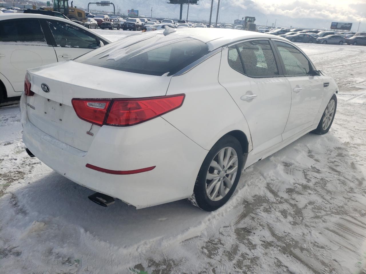 Photo 4 from auction – 2015 KIA OPTIMA LX with VIN 5XXGM4A76FG463774