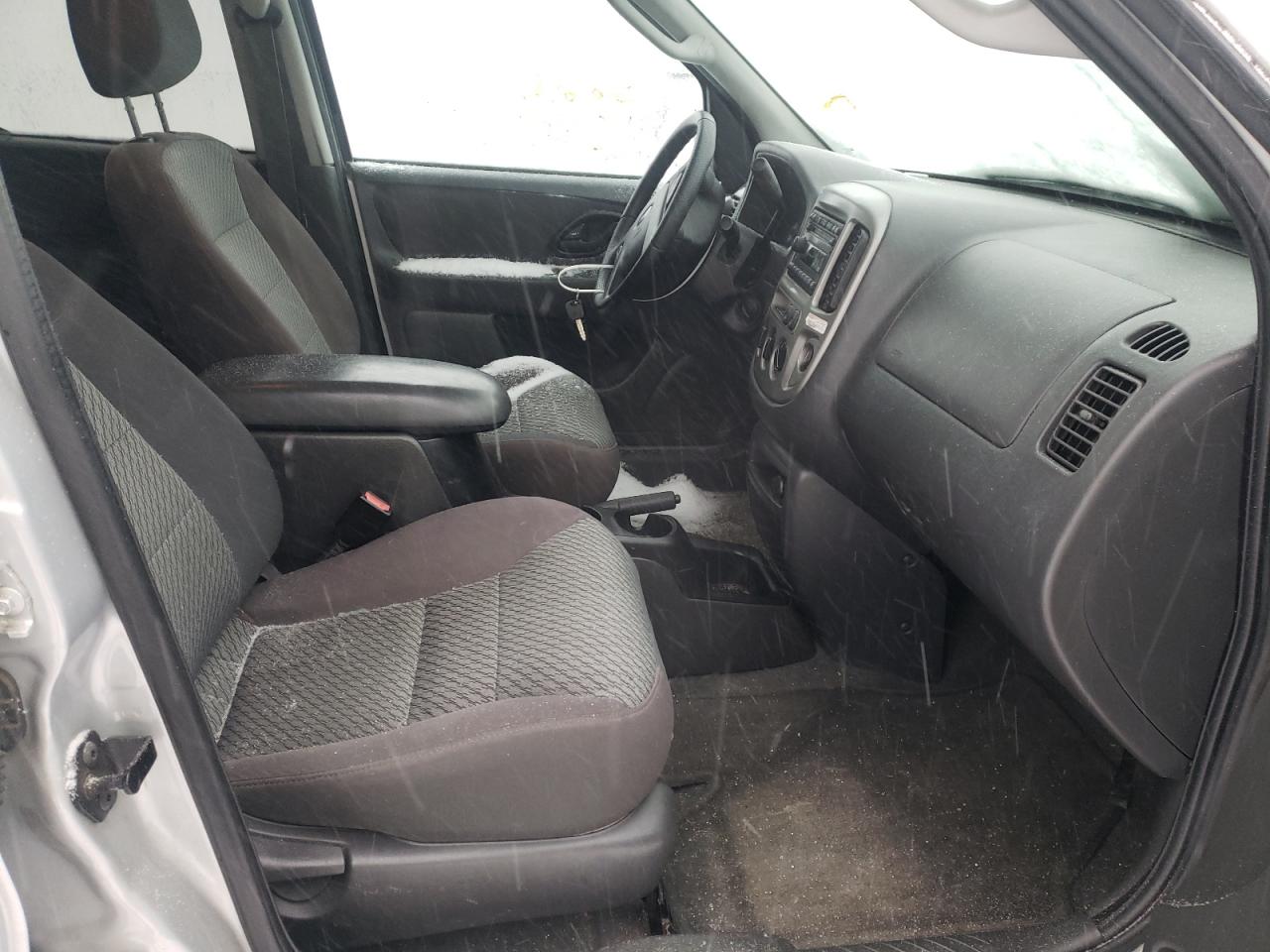 Photo 5 from auction – 2003 FORD 1110 with VIN 1FMYU93143KC90621