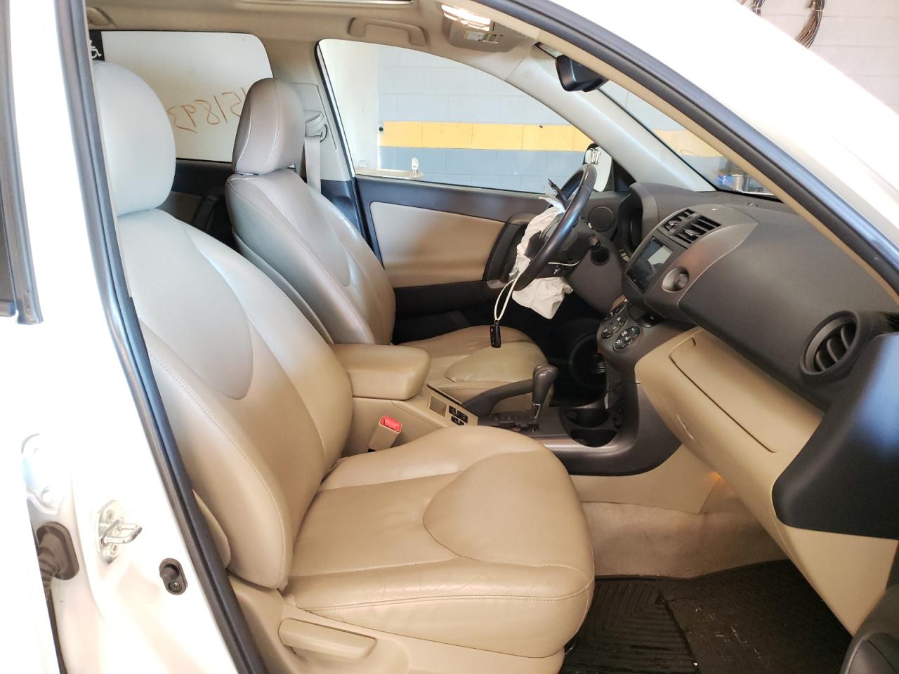Photo 5 from auction – 2011 TOYOTA RAV4 LIMIT with VIN 2T3DK4DV3BW056540