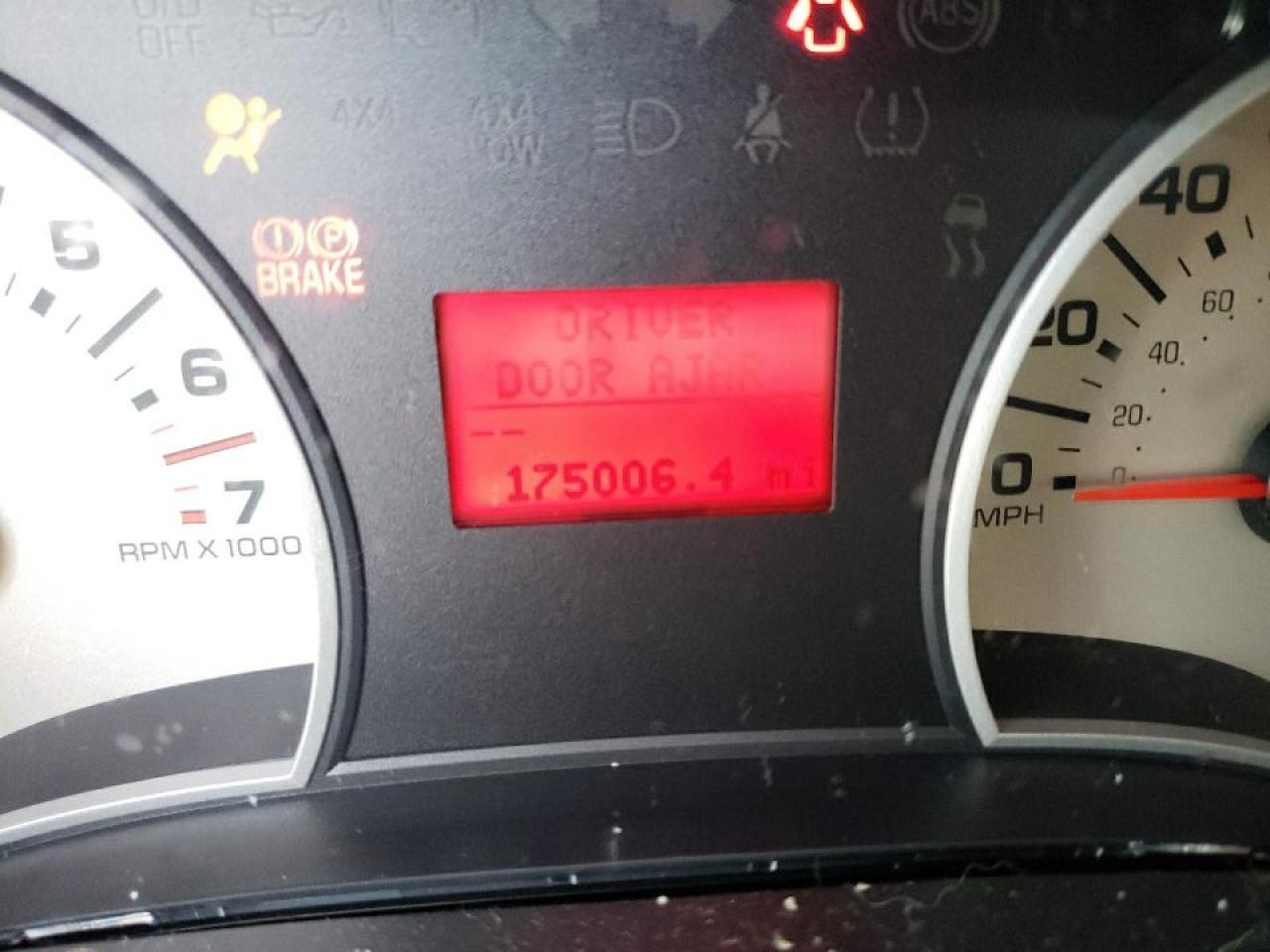 Photo 8 from auction – 2006 FORD EXPLORER with VIN 1FMEU75E96UA01782