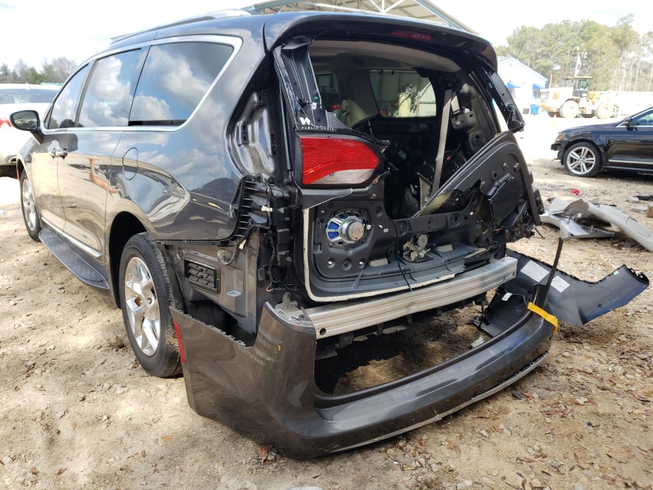 Photo 3 from auction – 2017 CHRYSLER PACIFICA L with VIN 2C4RC1GG6HR611479
