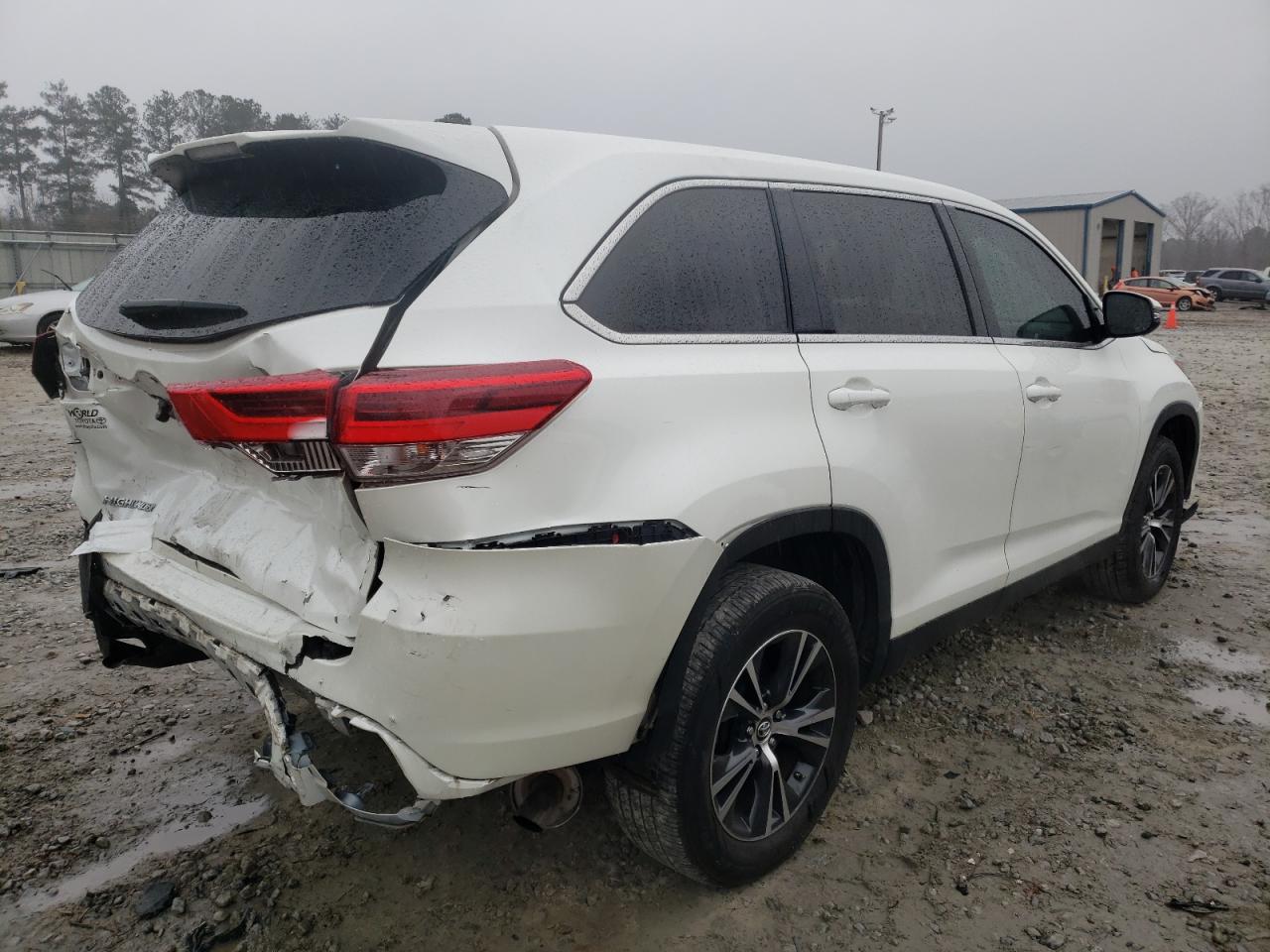 Photo 4 from auction – 2019 TOYOTA HIGHLANDER with VIN 5TDZARFHXKS047610