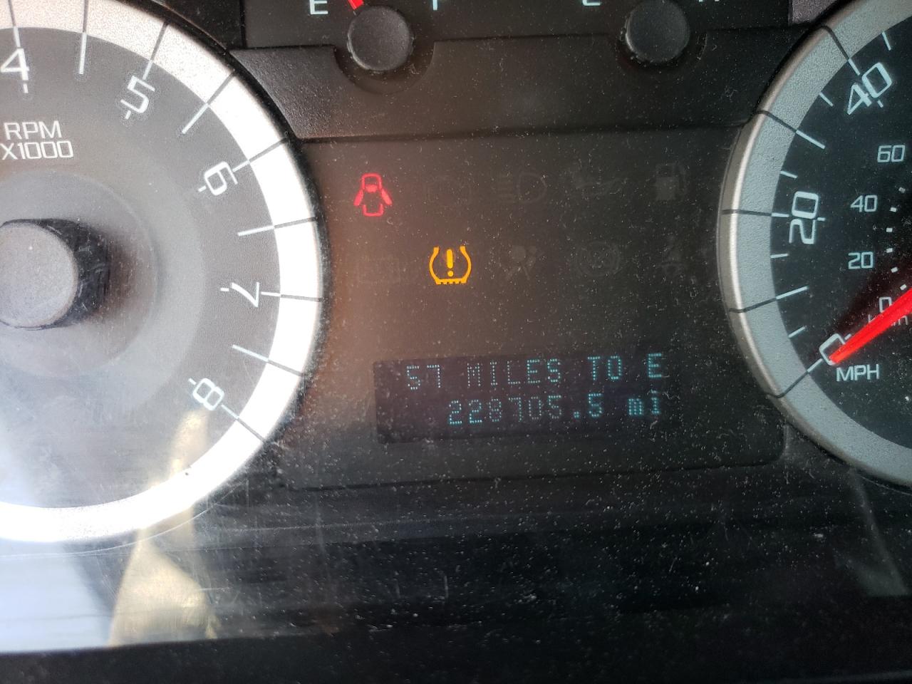 Photo 8 from auction – 2011 FORD ESCAPE LIM with VIN 1FMCU0EG7BKB84962