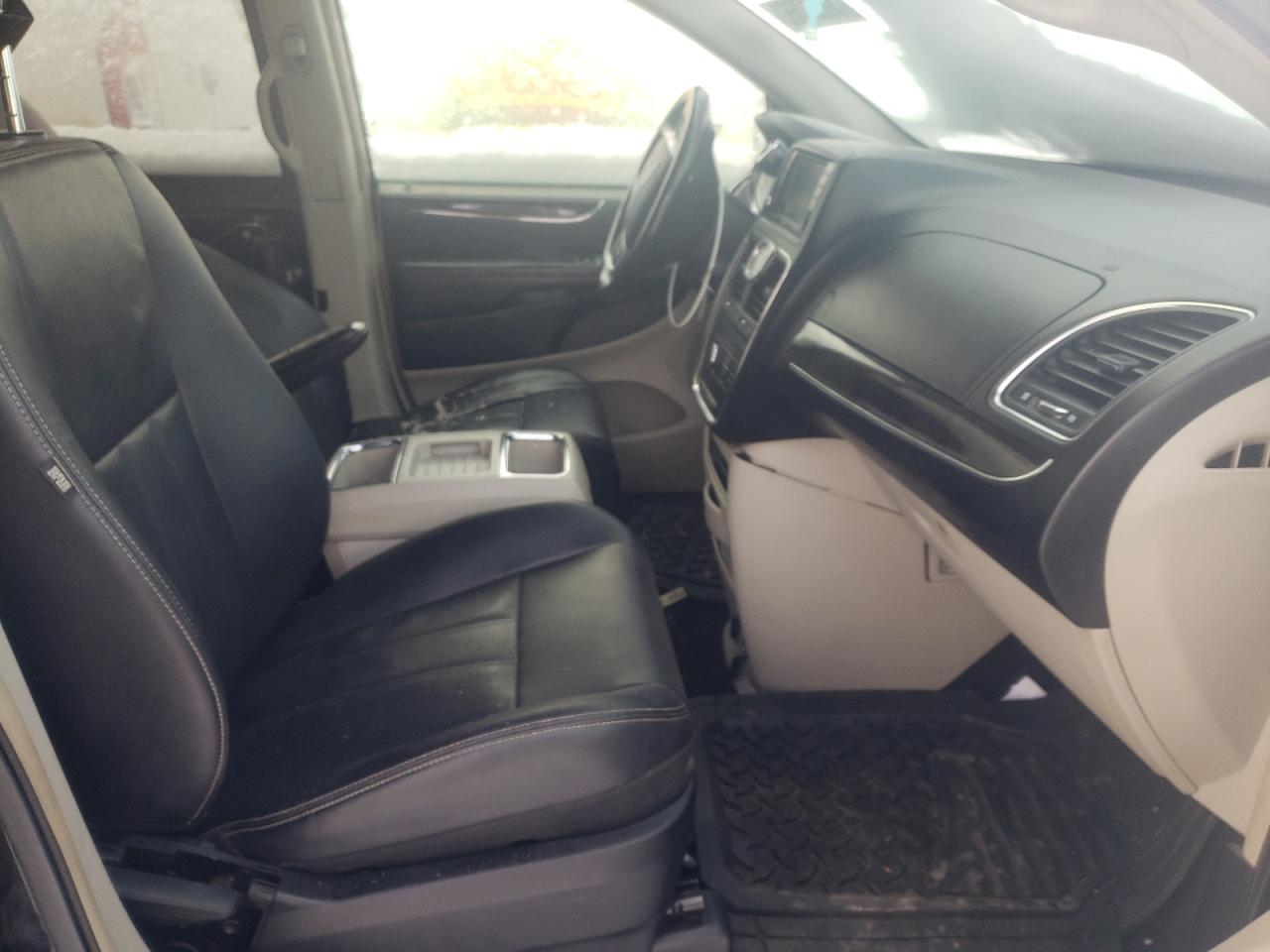 Photo 5 from auction – 2012 CHRYSLER TOWN & COU with VIN 2C4RC1BG6CR369308