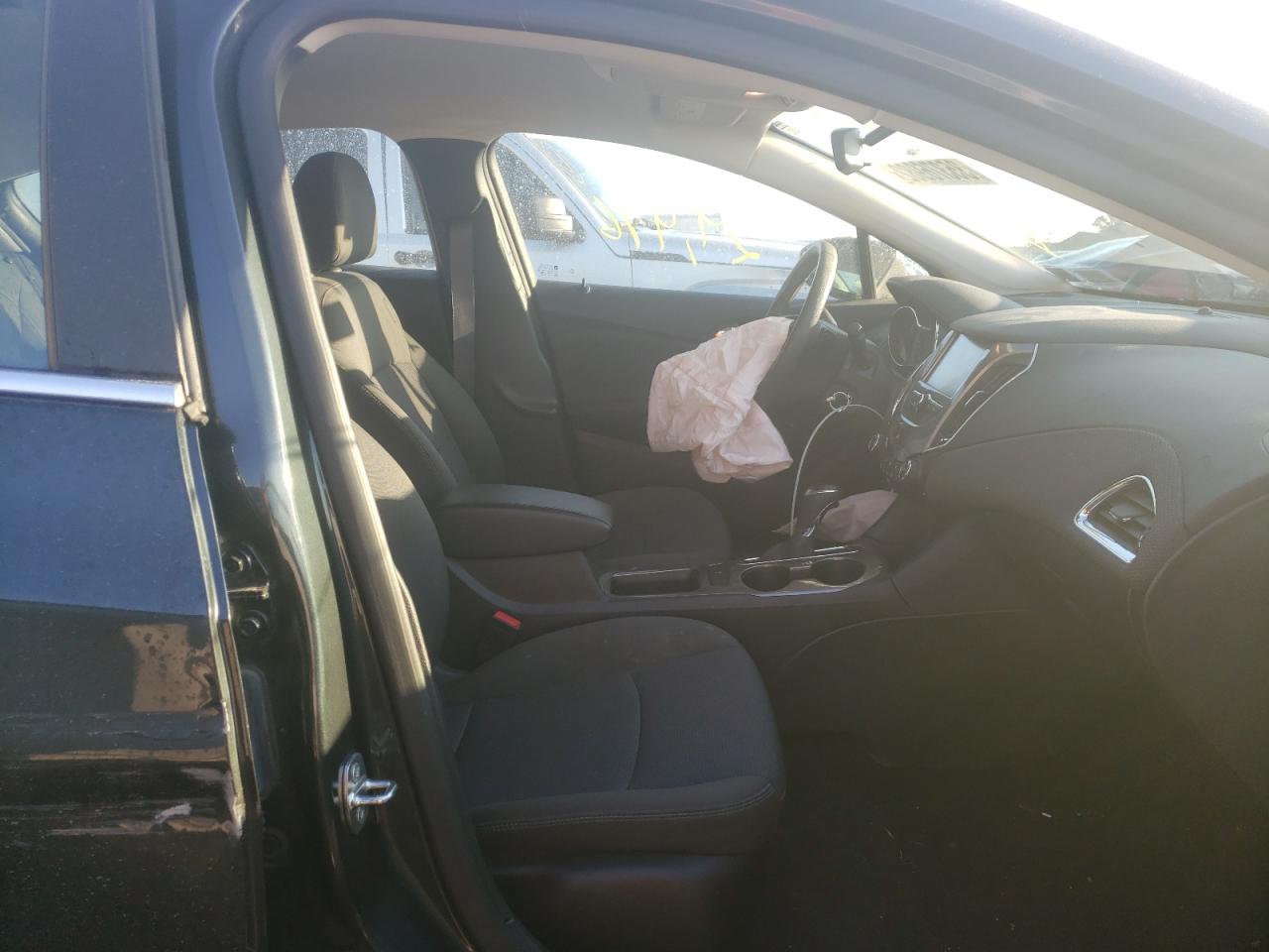 Photo 5 from auction – 2017 CHEVROLET CRUZE LT with VIN 3G1BE5SM4HS556459