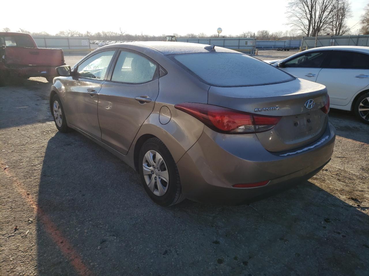 Photo 3 from auction – 2016 HYUNDAI ELANTRA SE with VIN 5NPDH4AE2GH715063