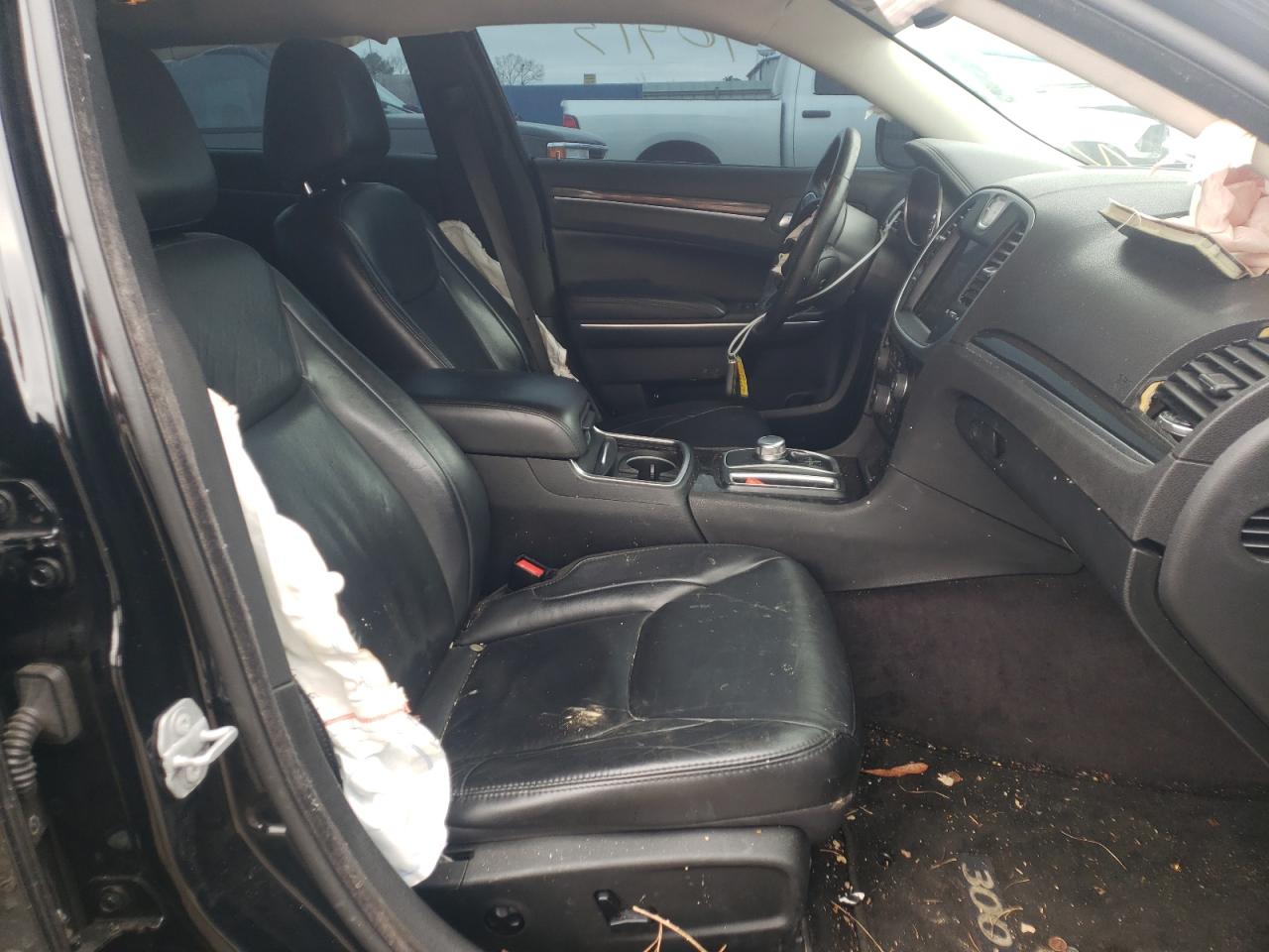 Photo 5 from auction – 2017 CHRYSLER 300 LIMITE with VIN 2C3CCAAG4HH560248