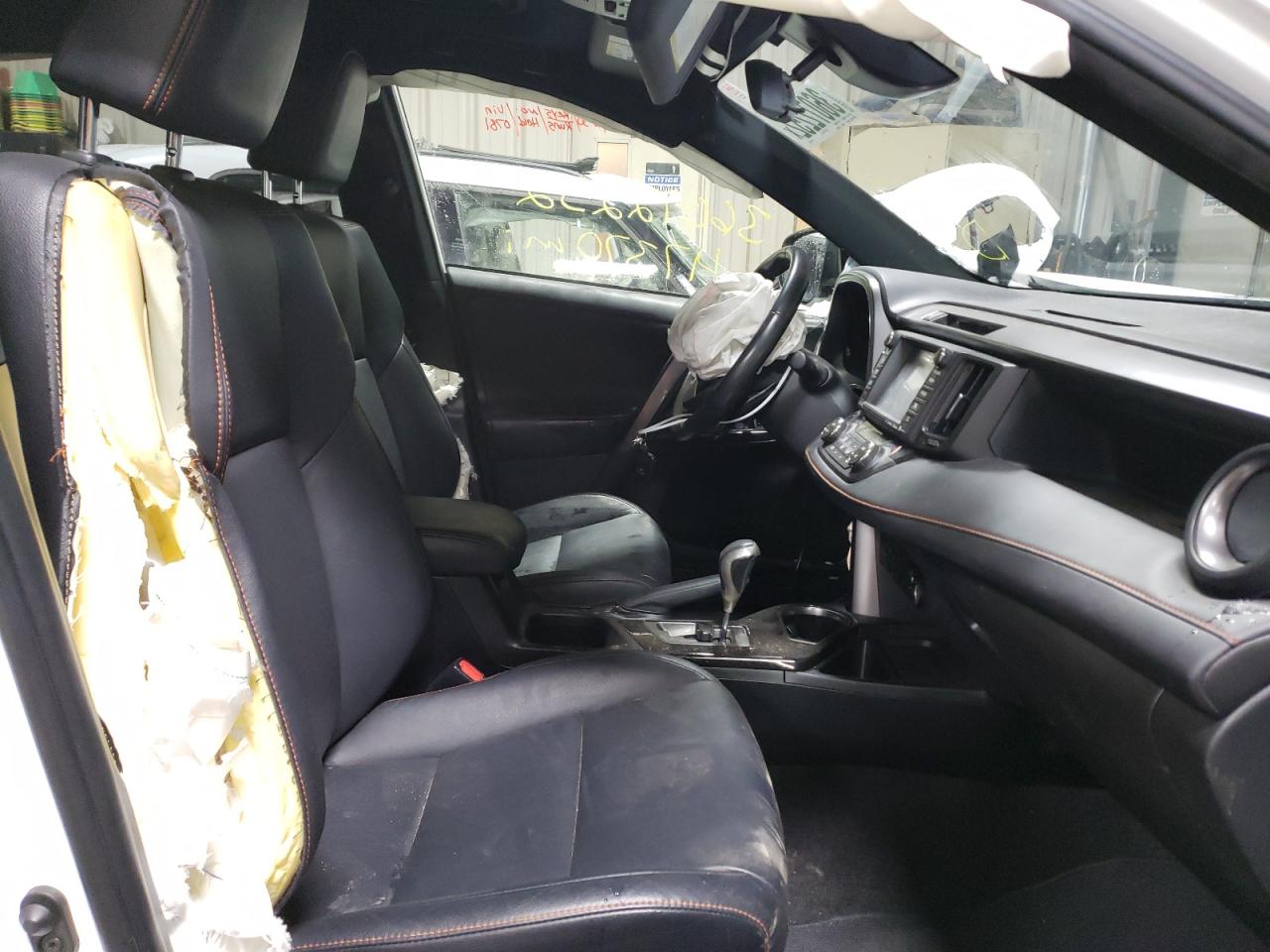 Photo 5 from auction – 2017 TOYOTA RAV4 SE with VIN JTMJFREV0HD200781