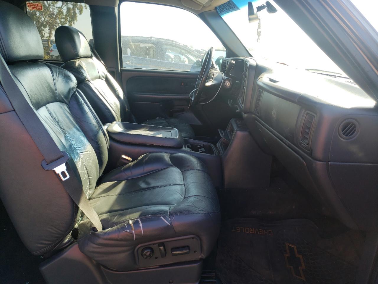 Photo 5 from auction – 2001 CHEVROLET SILVERADO with VIN 2GCEC19TX11379188