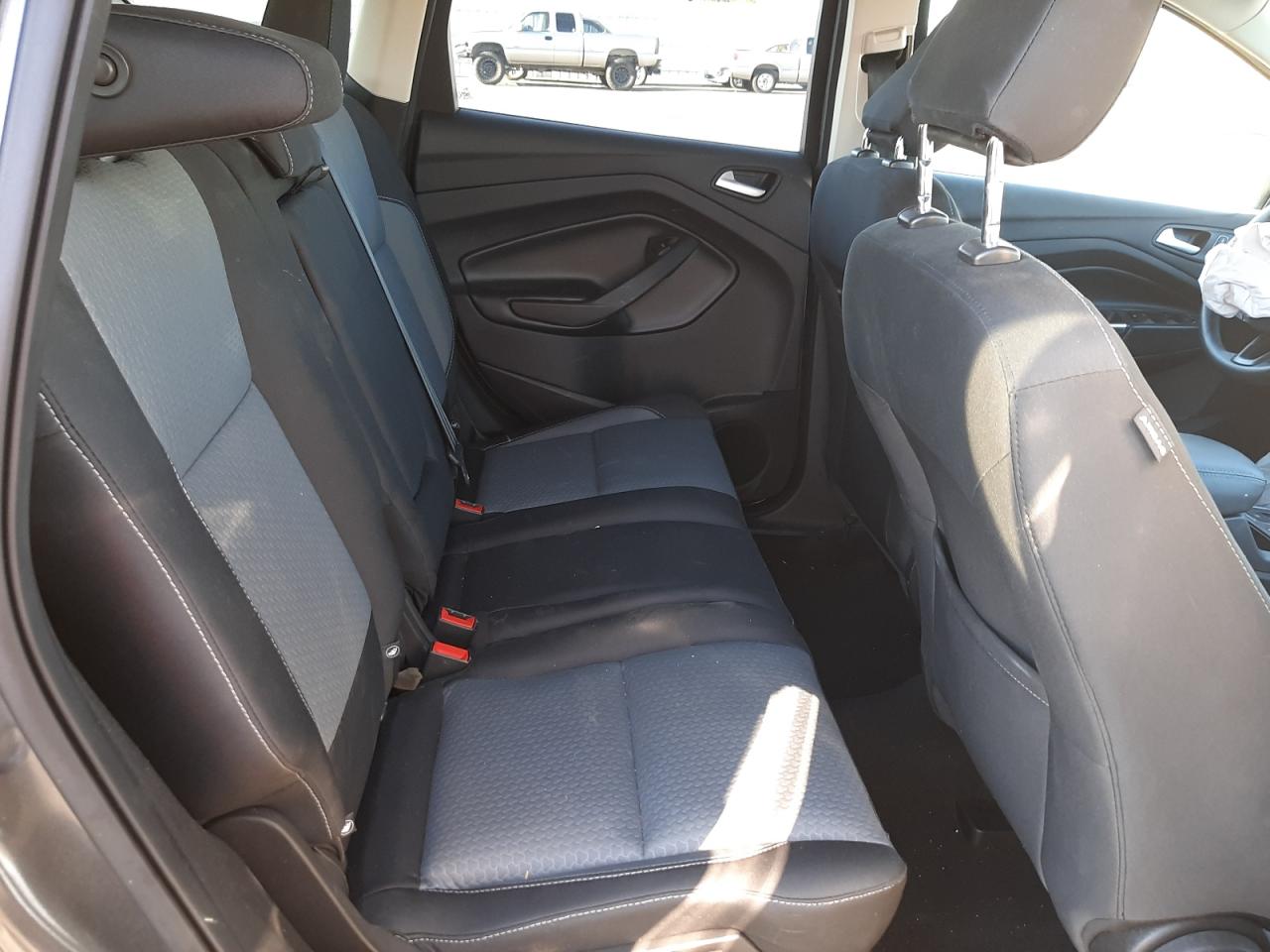 Photo 6 from auction – 2018 FORD ESCAPE SE with VIN 1FMCU0GD8JUD37435
