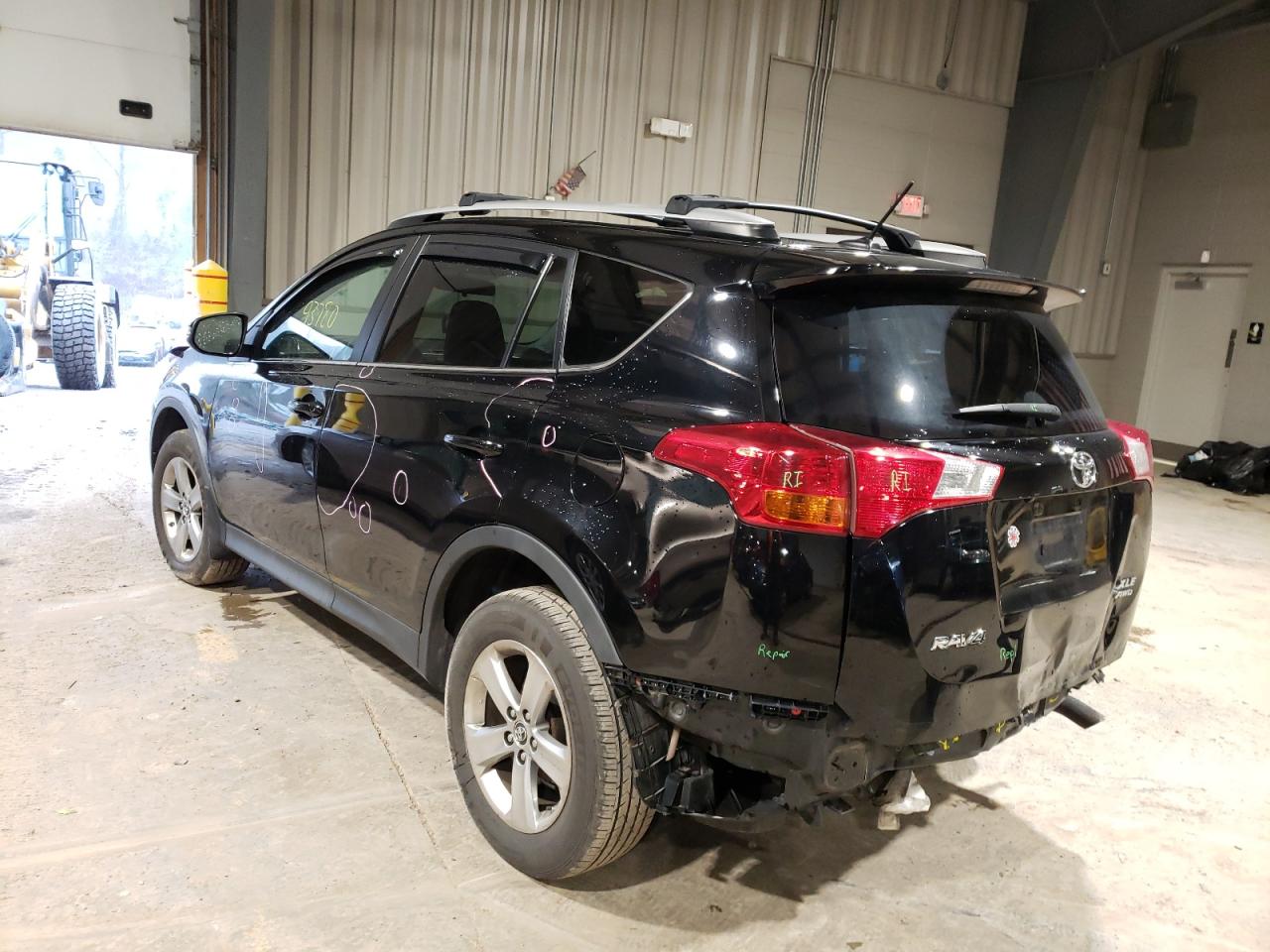 Photo 3 from auction – 2015 TOYOTA RAV4 XLE with VIN 2T3RFREV9FW341481