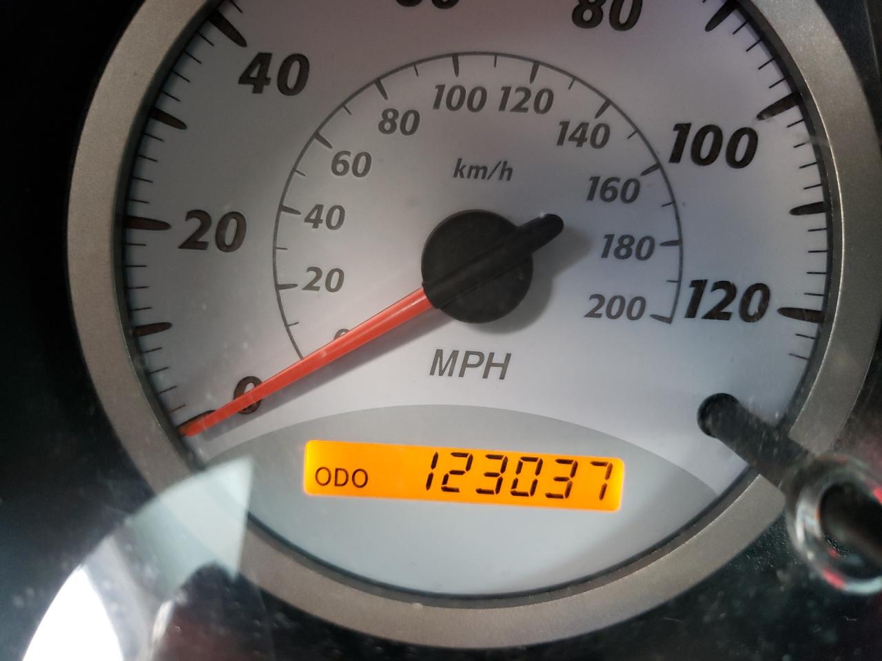 Photo 8 from auction – 2005 TOYOTA RAV4 with VIN JTEGD20V450081582