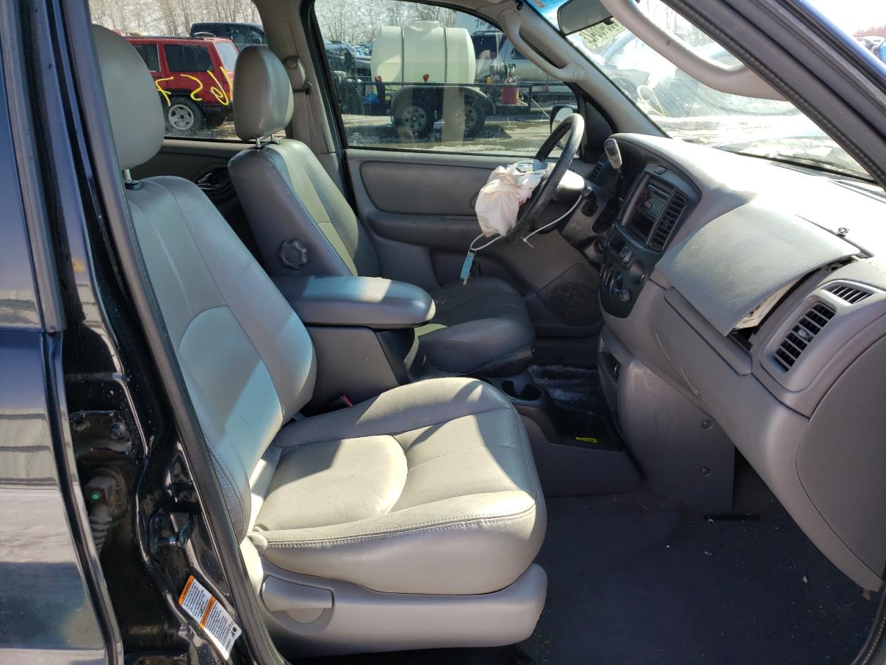 Photo 5 from auction – 2002 MAZDA TRIBUTE LX with VIN 4F2CU08162KM17337