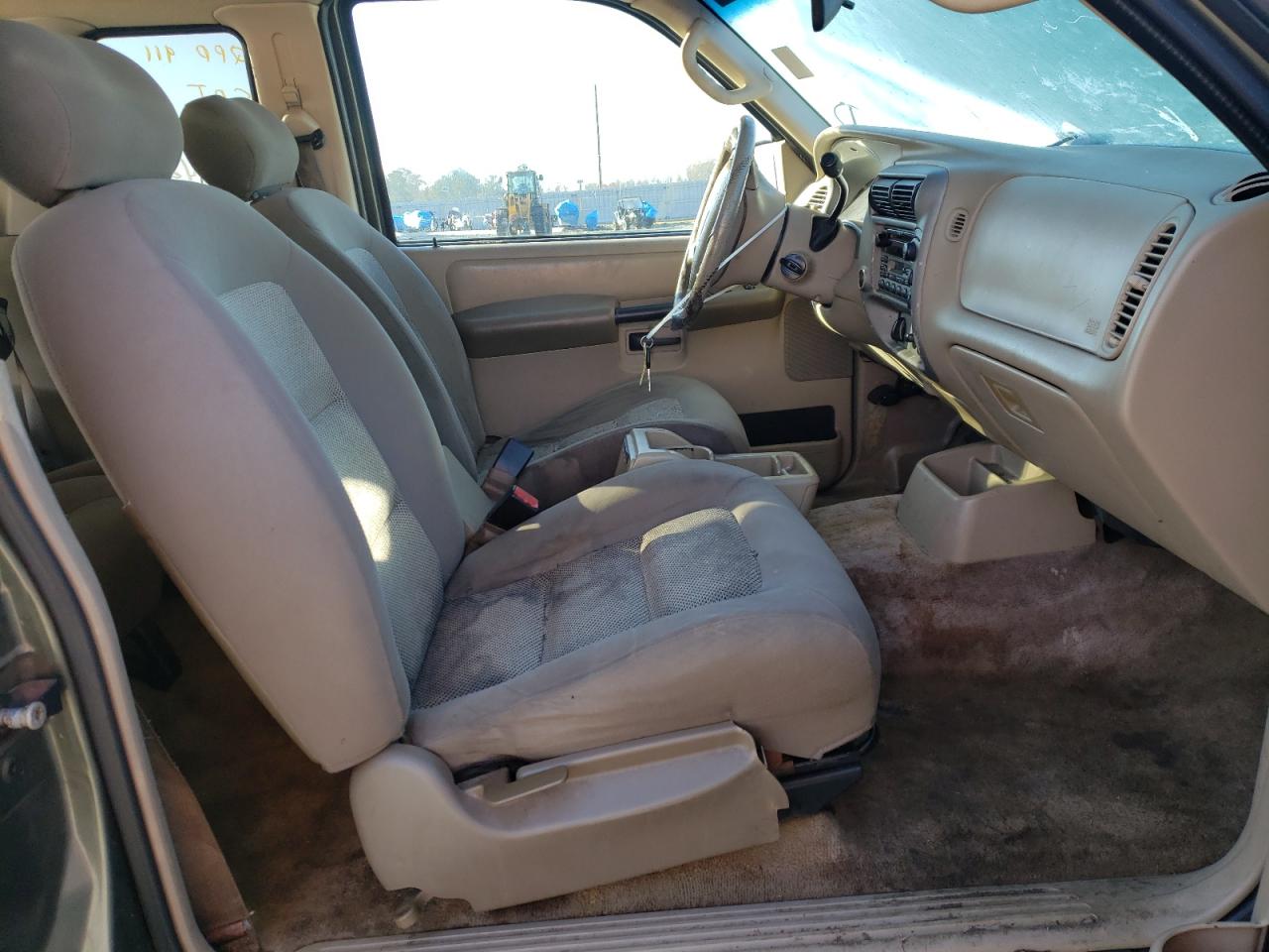 Photo 5 from auction – 2003 FORD EXPLORER S with VIN 1FMYU60E43UB35996