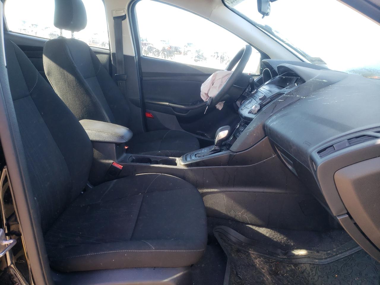 Photo 5 from auction – 2018 FORD FOCUS SE with VIN 1FADP3FE5JL292140