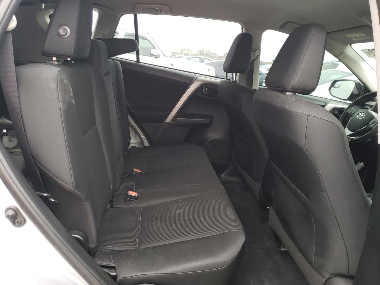 Photo 6 from auction – 2018 TOYOTA RAV4 LE with VIN 2T3ZFREV2JW464807