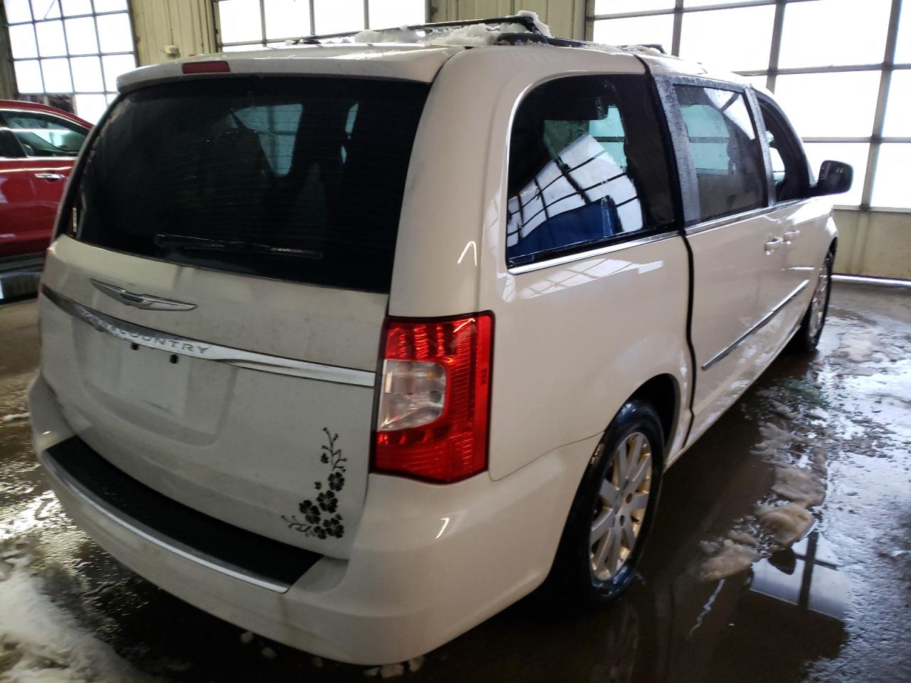 Photo 4 from auction – 2014 CHRYSLER TOWN & COU with VIN 2C4RC1BG4ER440444