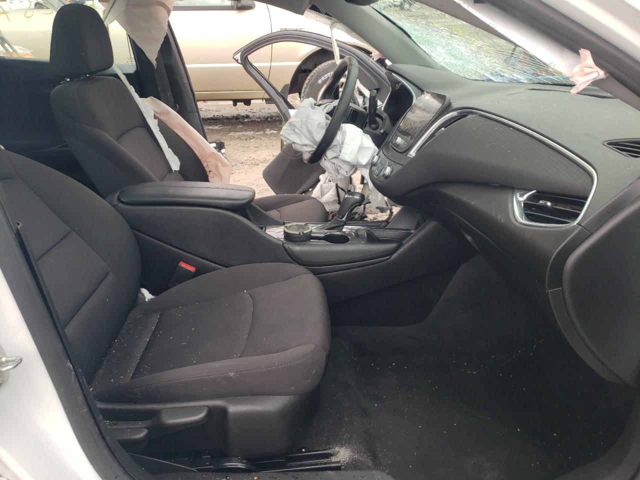 Photo 5 from auction – 2018 CHEVROLET MALIBU LT with VIN 1G1ZD5ST2JF153745