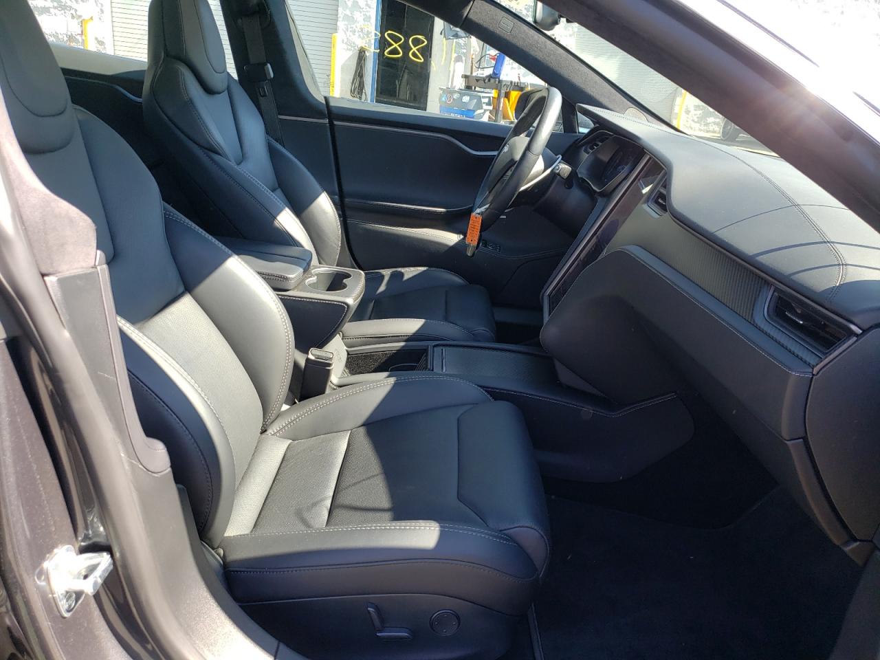 Photo 5 from auction – 2018 TESLA MODEL S with VIN 5YJSA1E42JF275265