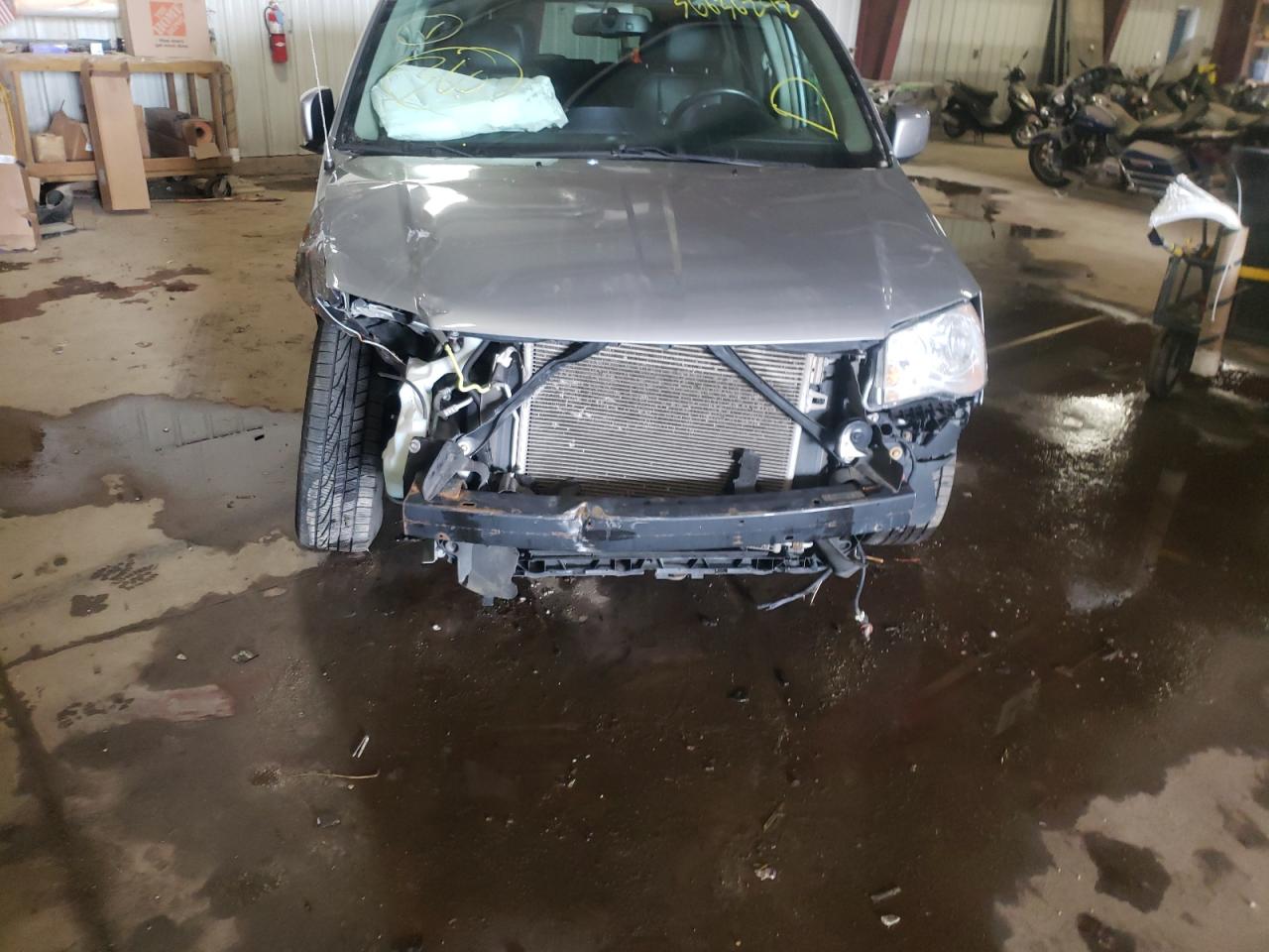Photo 9 from auction – 2013 CHRYSLER TOWN & COU with VIN 2C4RC1BG2DR751613