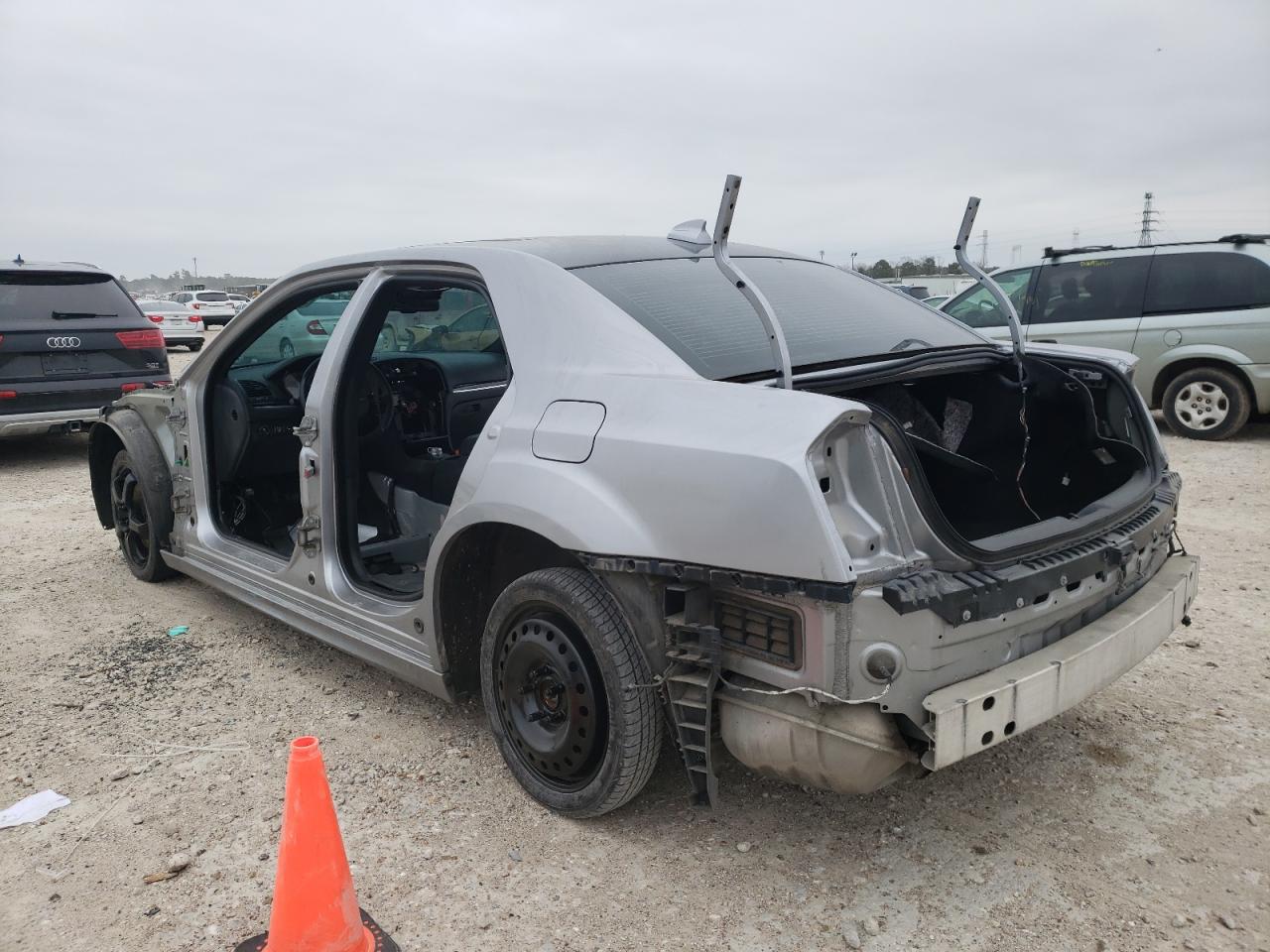 Photo 3 from auction – 2018 CHRYSLER 300 S with VIN 2C3CCABG7JH243956