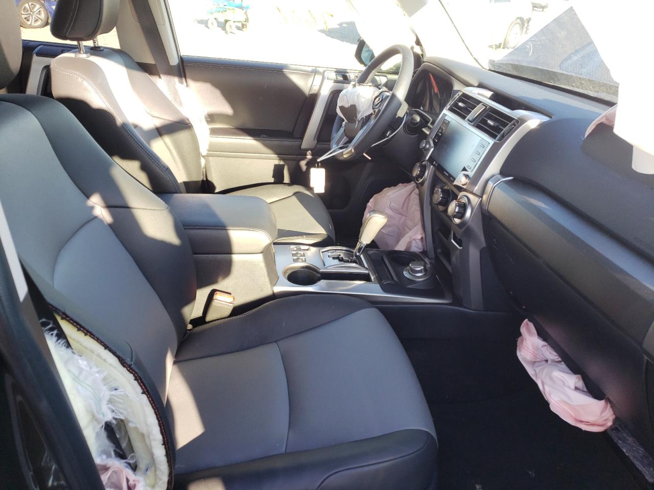 Photo 5 from auction – 2022 TOYOTA 4RUNNER SR with VIN JTENU5JR2N5994239