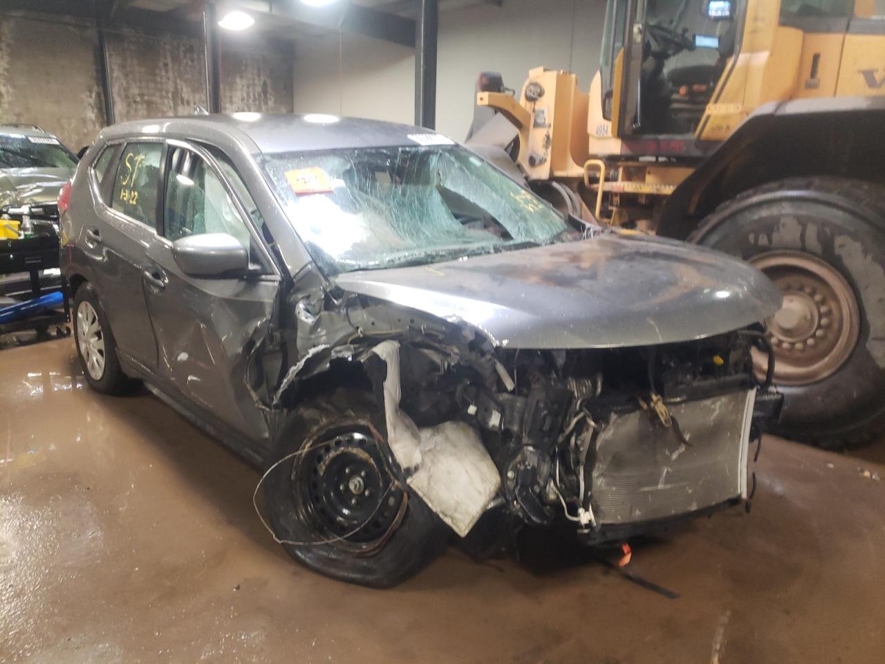 NISSAN ROGUE S 2017 with VIN JN8AT2MV7HW261653 - Photo from auction