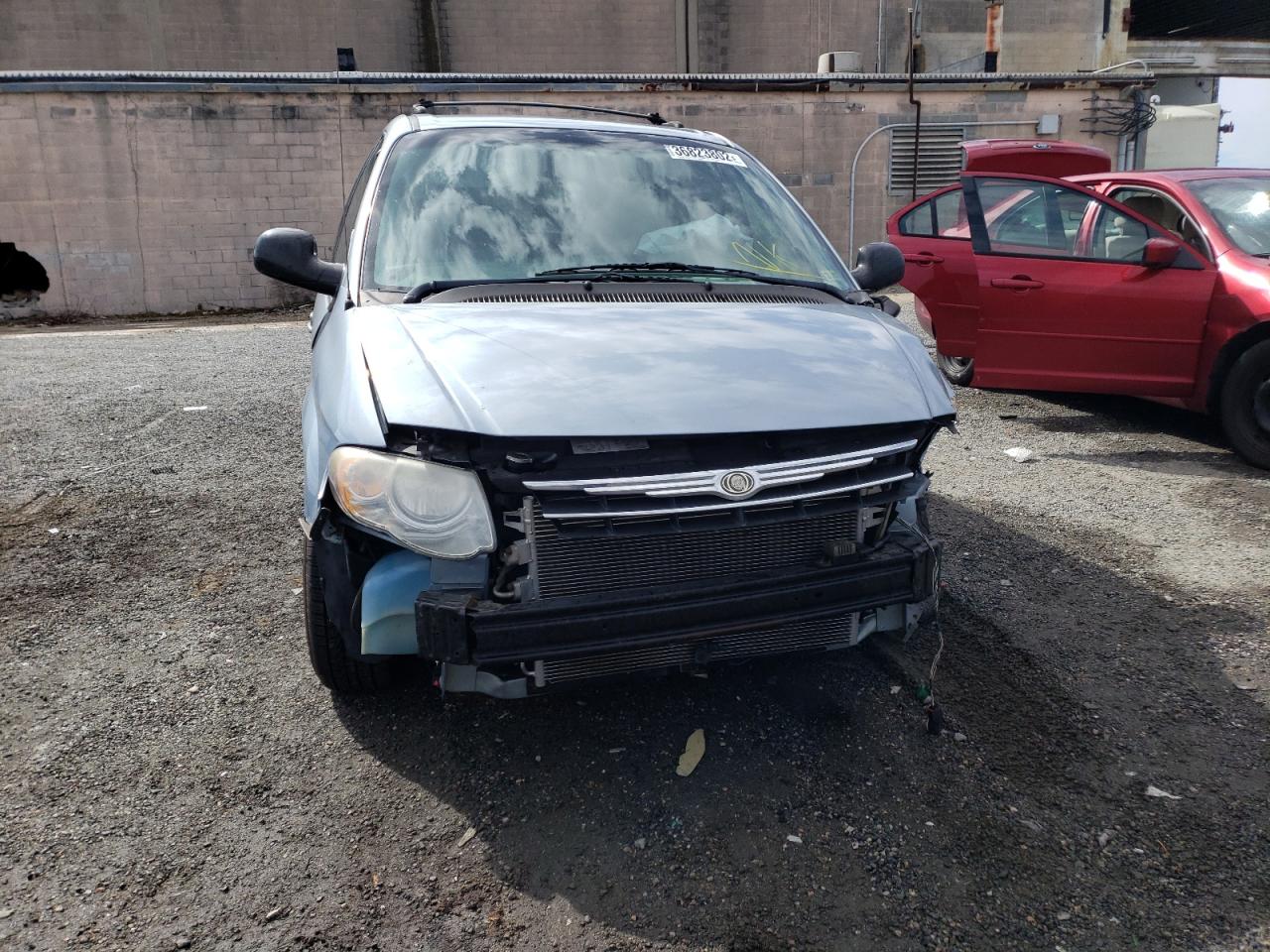 Photo 9 from auction – 2005 CHRYSLER TOWN & COU with VIN 2C4GP44R35R126845