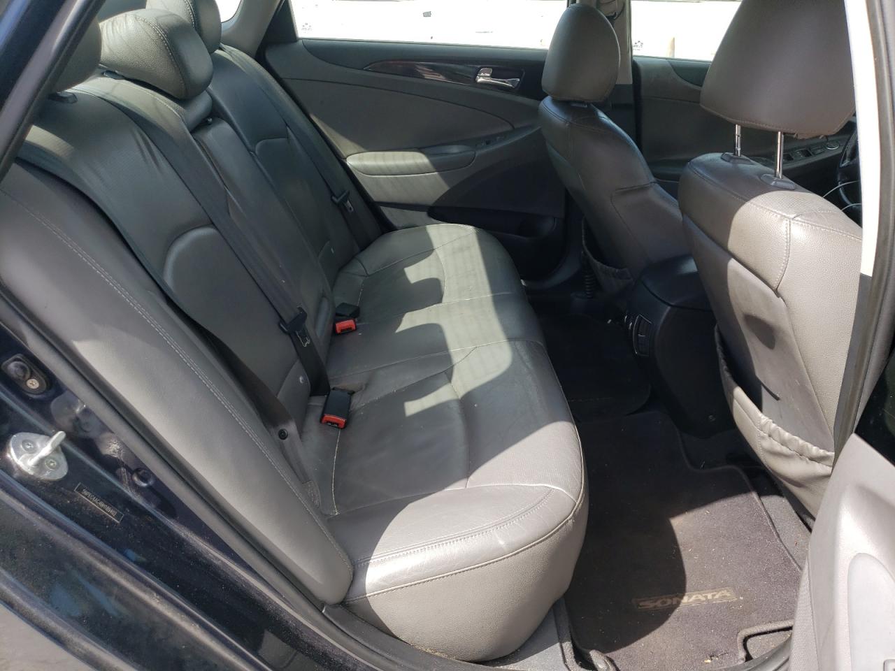 Photo 6 from auction – 2011 HYUNDAI SONATA SE with VIN 5NPEC4AC4BH189402