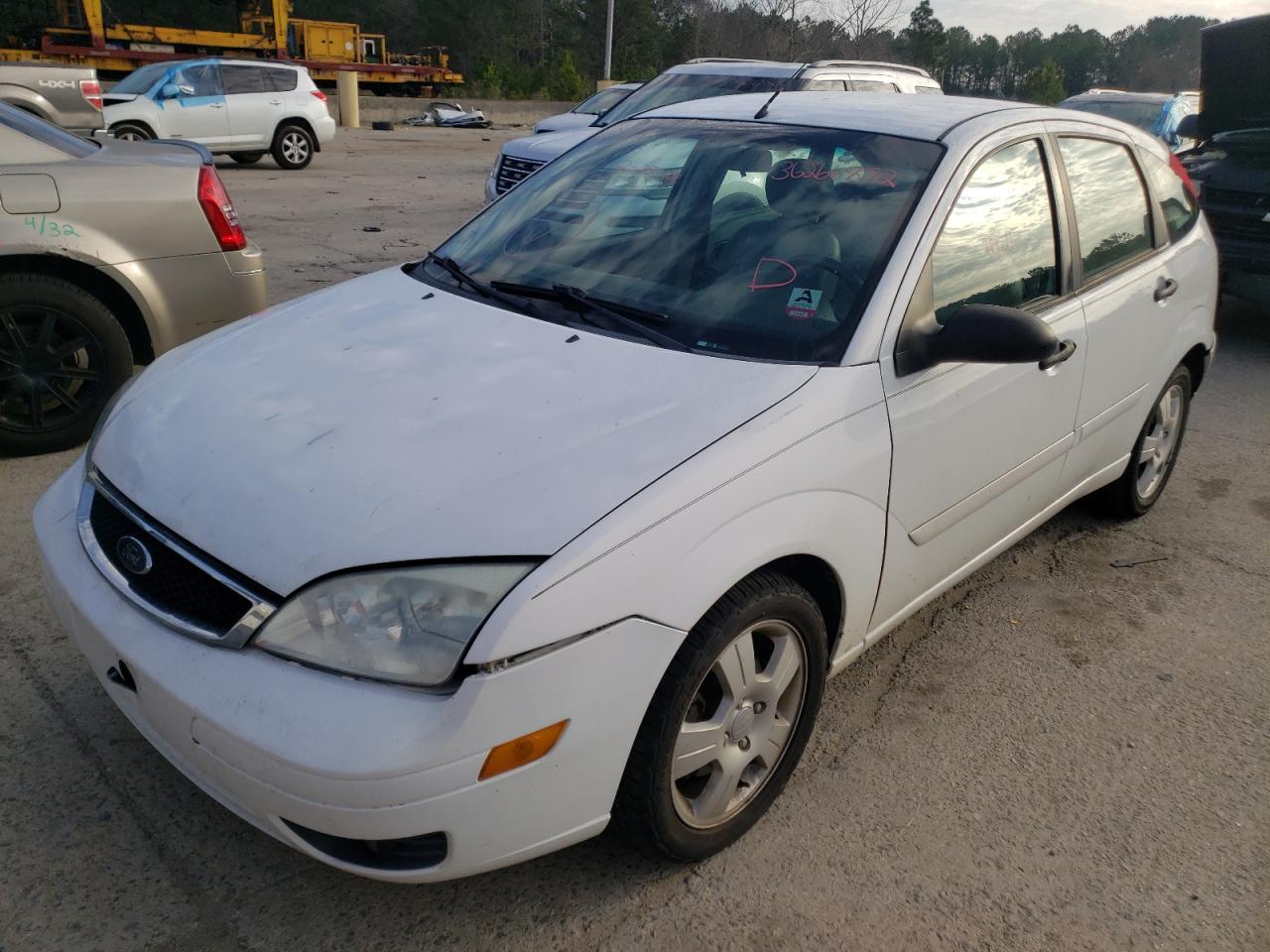 Photo 2 from auction – 2005 FORD FOCUS ZX5 with VIN 3FAFP37N45R130370