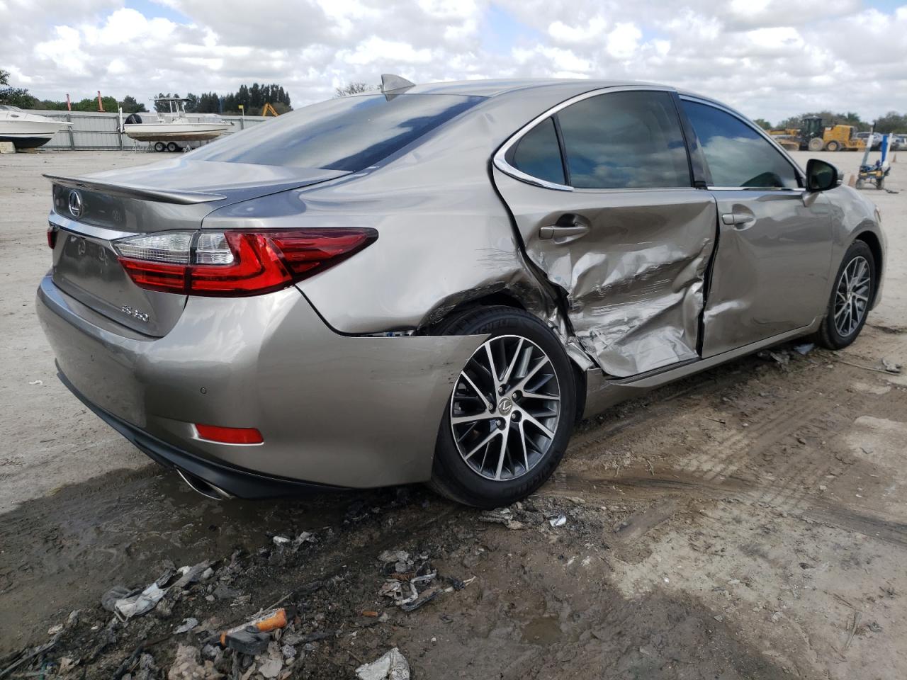 Photo 4 from auction – 2018 LEXUS ES 350 with VIN 58ABK1GG0JU102716