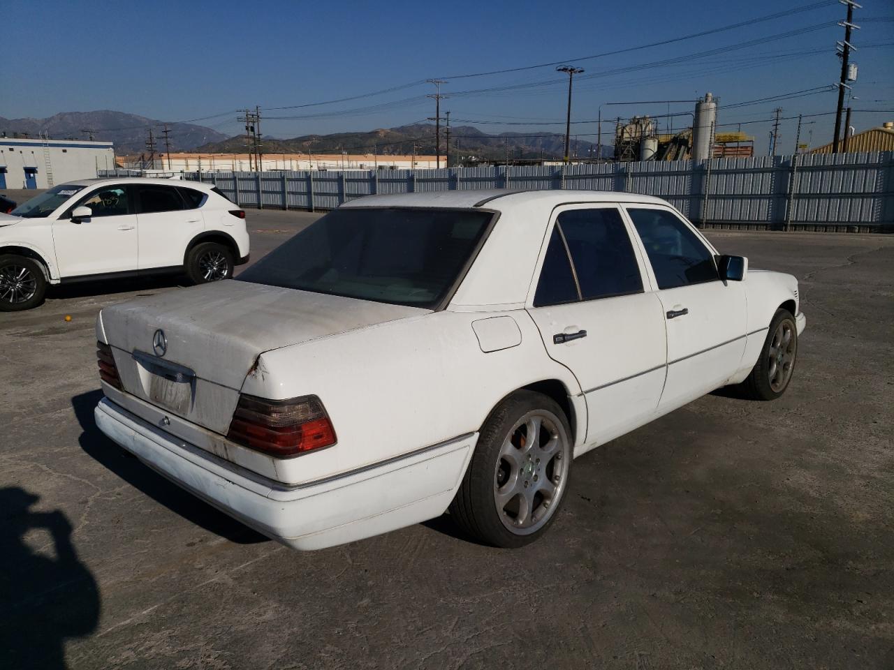 Photo 4 from auction – 1995 MERCEDES-BENZ E-CLASS with VIN WDBEB31E3SC080597
