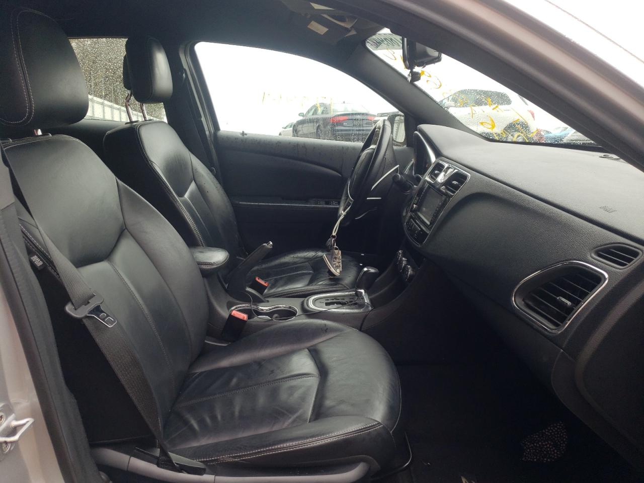 Photo 5 from auction – 2012 CHRYSLER 200 LIMITE with VIN 1C3CCBCB0CN256423