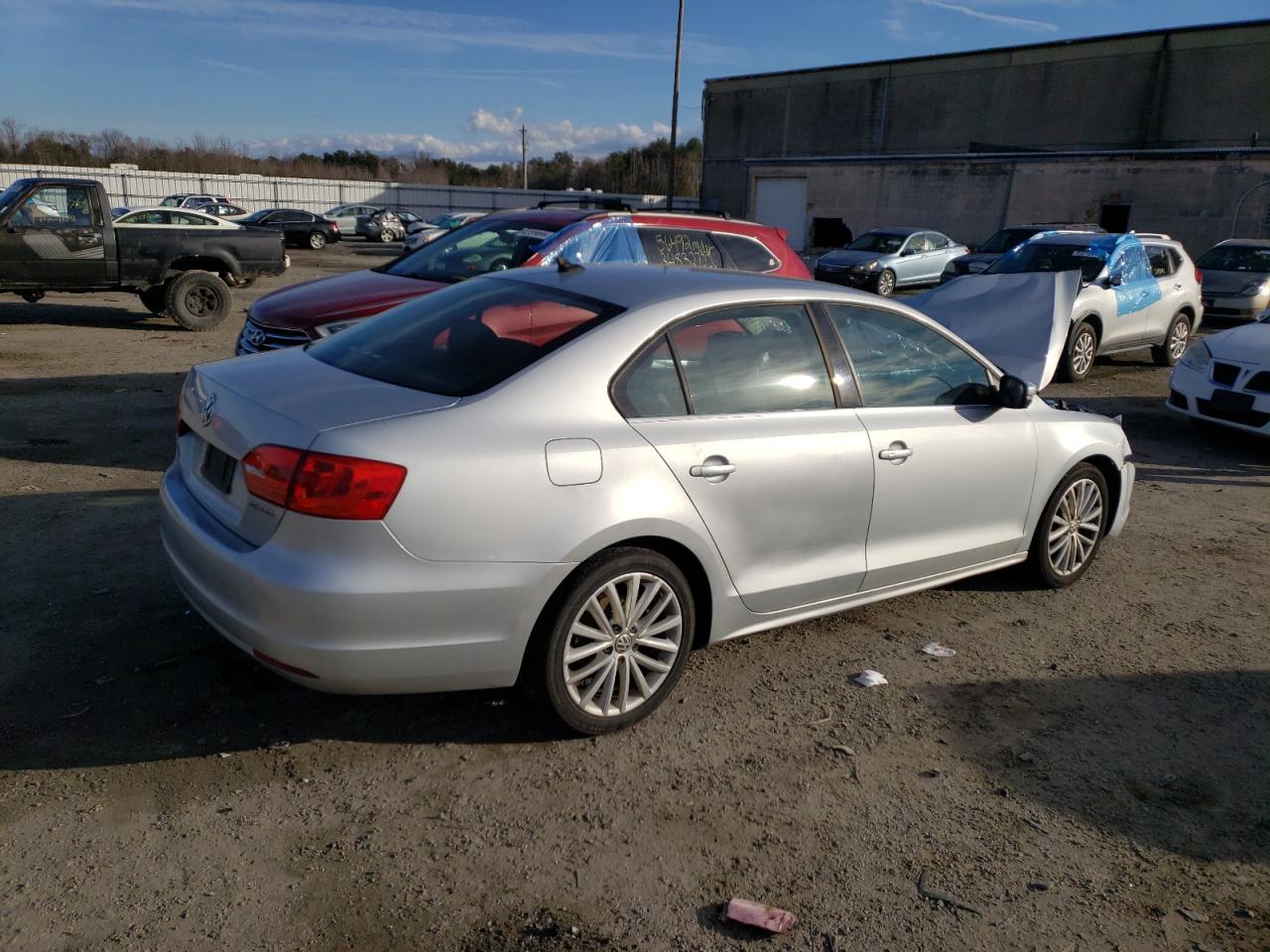 Photo 4 from auction – 2011 VOLKSWAGEN JETTA SEL with VIN 3VWLX7AJ1BM310342