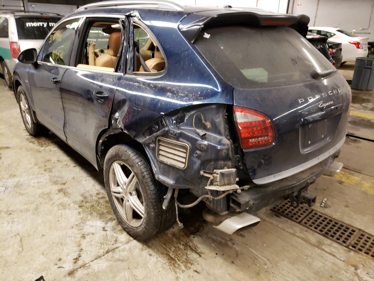 Photo 3 from auction – 2014 PORSCHE CAYENNE with VIN WP1AF2A22ELA34069