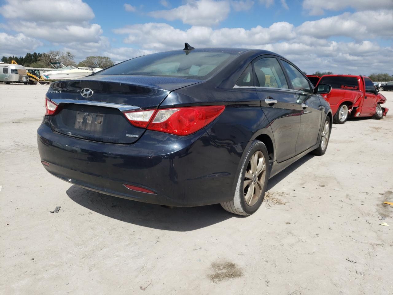 Photo 4 from auction – 2011 HYUNDAI SONATA SE with VIN 5NPEC4AC4BH189402