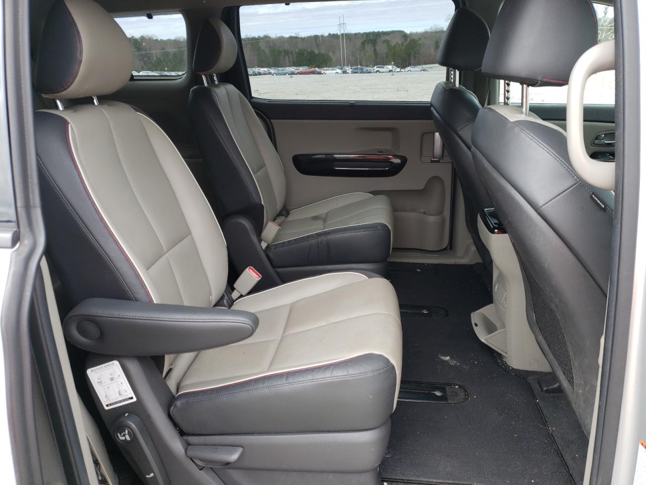 Photo 6 from auction – 2015 KIA SEDONA EX with VIN KNDMC5C10F6054799