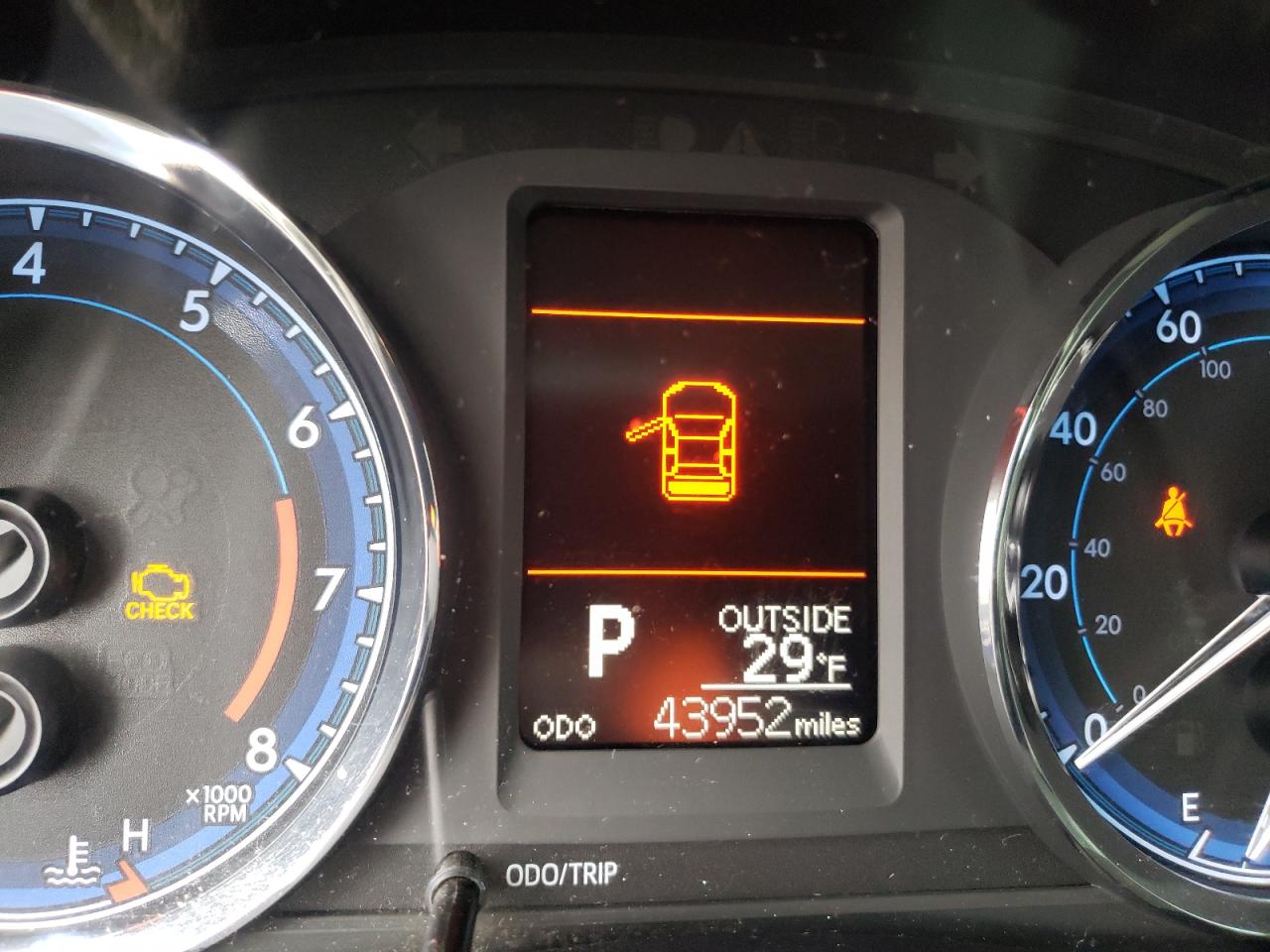 Photo 8 from auction – 2018 TOYOTA COROLLA L with VIN 2T1BURHE0JC027787